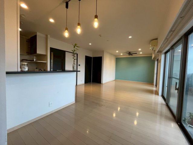 プレミスト北谷プロムナードクルーズ（中古マンション）の居間・リビング