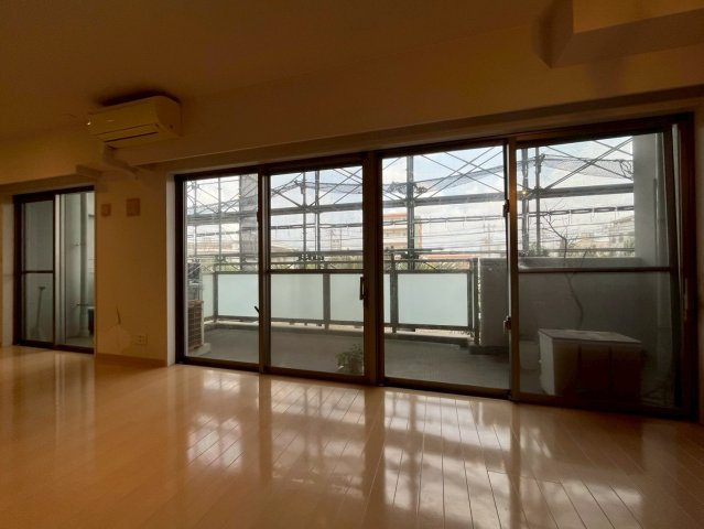 プレミスト北谷プロムナードクルーズ（中古マンション）の居間・リビング