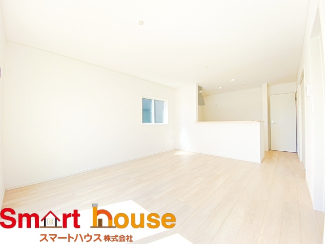 武蔵村山市中藤　新築5棟の居間・リビング|開放感とデザインが共存する華やかな空間♪家族の笑い声が響く、安心感と落ち着きに包まれたリビングです♪