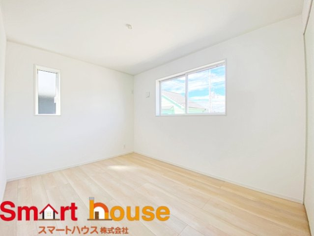 武蔵村山市中藤　新築5棟の洋室|ナチュラルな木目と上品な色合いが心をおだやかに♪長時間過ごすからこそ、心地よい空間にこだわりました。