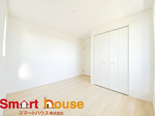 武蔵村山市中藤　新築5棟の洋室|採光・通風が心地よいお部屋♪子供部屋や書斎など多目的に使えて、成長に合わせた部屋割り変更も可能です。