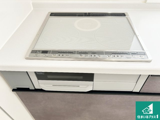 ●香芝市高　新築一戸建ての設備|火を使わないので、安心なＩＨコンロ！でこぼこが無い構造なので、掃除もしやすく清潔に保てます！
