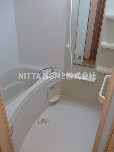 クラールＢの浴室|追い焚きや浴室乾燥機能付きです＊