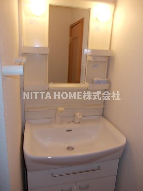 クラールＢの洗面所|シャワー付洗面台になります◎