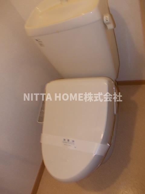 クラールＢのトイレ|温水洗浄付きのトイレです◇