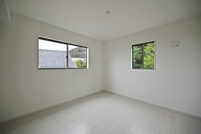 テラシエ花屋敷つつじガ丘新築一戸建て│4LDK+並列駐車2台可の子供部屋|-洋室6.6帖(2F)-