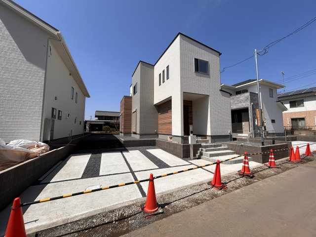 【ワイウッドコート】小山市羽川 第2期の外観|〇2号棟〇
4LDK+WIC+カースペース2台
廊下には吹き抜けがあり、解放できなプランです！
※2026年4月撮影