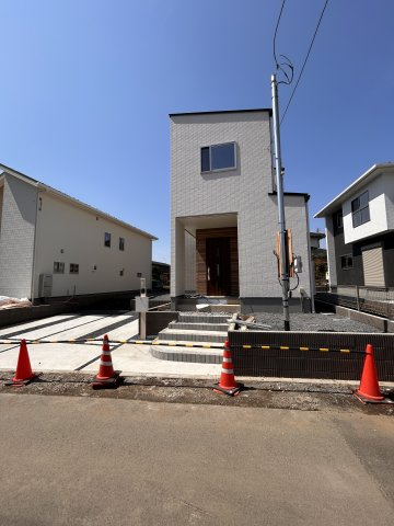 【ワイウッドコート】小山市羽川 第2期の外観|〇2号棟〇
全4棟それぞれ個性あふれる内装カラー＆間取りをご用意しております♪
今なら生活スタイルや自分好みに合った建物をお選びいただけます☆
※2026年4月撮影