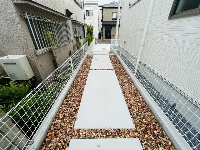 市川市原木３丁目８５２番の前面道路含む現地写真
