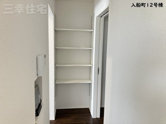 碧南市入船町の収納|キッチンに可動棚があるから便利ですね