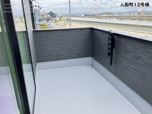 碧南市入船町のバルコニー|主寝室専用バルコニーは南向きの明るいバルコニーです♪