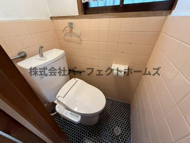 池之宮2丁目戸建　賃貸のトイレ|落ち着いた色調のトイレです