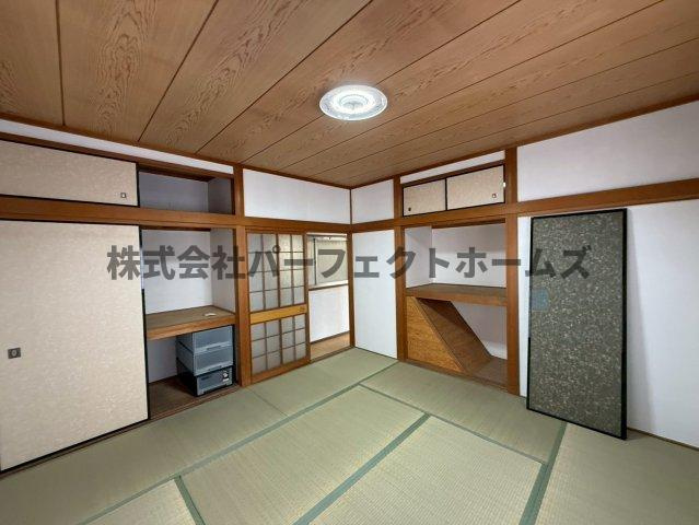 池之宮2丁目戸建　賃貸の和室|畳の上でゆっくりとくつろげる和室です