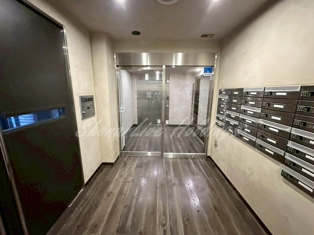 カーサ ヴェデュータのエントランス|オートロックでセキュリティ安心♪