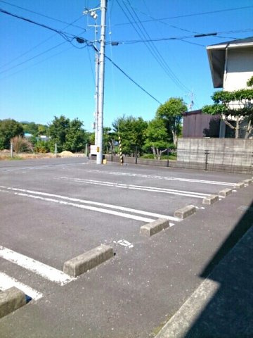 メゾン・サンパティークの駐車場|駐車場に車を止められます