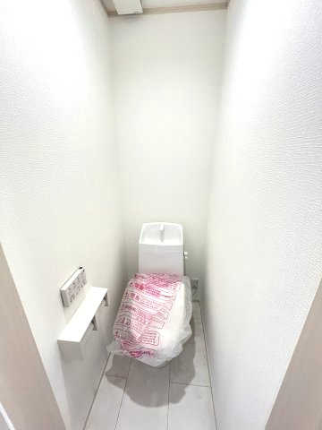 【トイレ】 | 春日市須玖北5丁目　F号棟（全7棟）【仲介手数料無料・0円】 | 現地写真。2階にもトイレです。