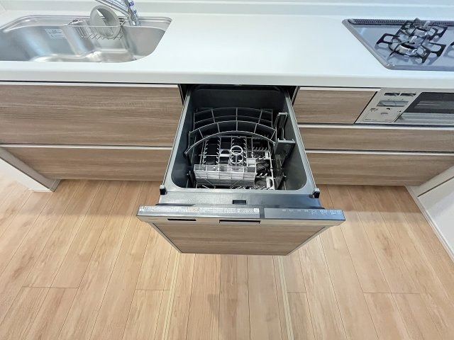 【キッチン】 | 春日市須玖北5丁目　F号棟（全7棟）【仲介手数料無料・0円】 | 現地写真。食洗器が付いてます。