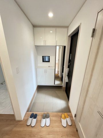 【居間・リビング】 | 春日市須玖北5丁目　F号棟（全7棟）【仲介手数料無料・0円】 | 現地写真。家具・家電はCGによる配置例です。