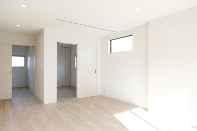 【居間・リビング】 | グランドライフ戸畑 | こちらのリビングで趣味の時間をお楽しみください※写真は類似です