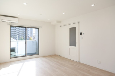 【居間・リビング】 | グランドライフ戸畑 | ゆったり過ごせるリビングです※写真は類似です