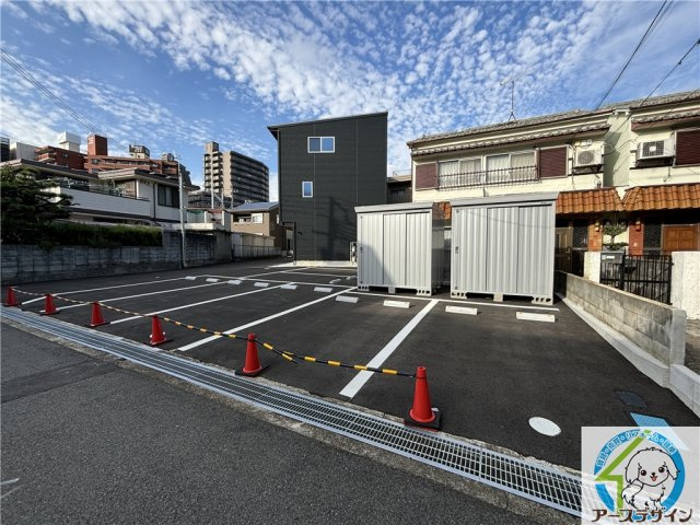 R-style明石松の内の駐車場
