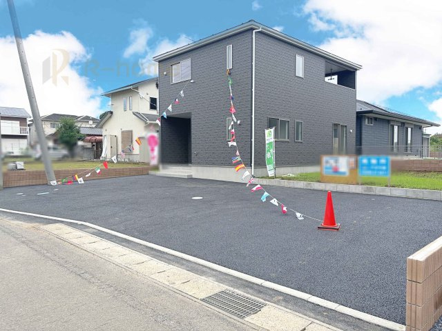 小美玉市羽鳥第12　新築戸建て　1号棟の駐車場|カースペースは3台完備。ゲスト用のスペースも確保できますね！