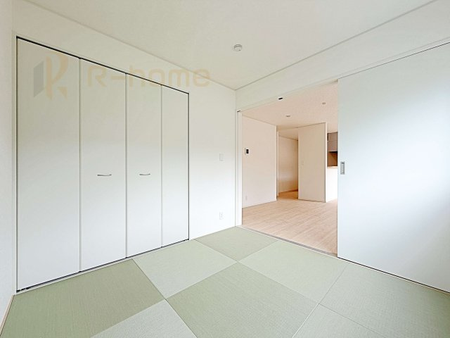 小美玉市羽鳥第12　新築戸建て　1号棟の和室|フローリングより衝撃が少ない和室は、ご両親のお部屋やキッズスペース、客間としても活用頂けます。