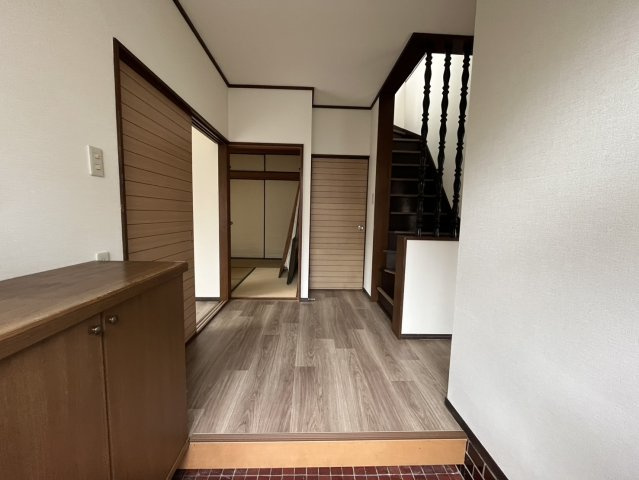 【中古】入間市高倉リフォーム中古住宅の玄関|明るい玄関ホールです！