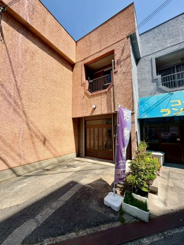 寝屋川市石津南町　店舗付き住宅の外観