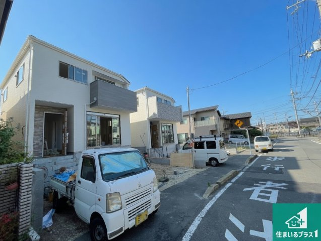 宇治市広野町寺山　第2期　新築一戸建ての前面道路含む現地写真|周辺は落ち着いた街並みの住宅地！子育てがしやすい住環境です！まだ未完成ですが、現地でしかわからない事もございます。是非一度ご覧ください。