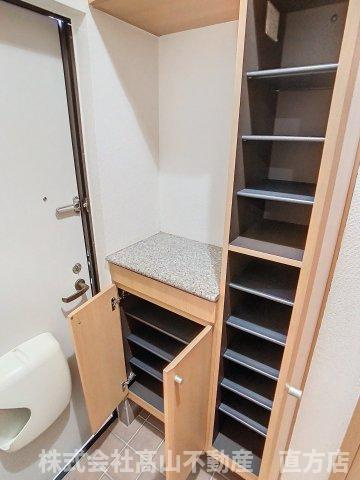 リアルエステートⅢの玄関