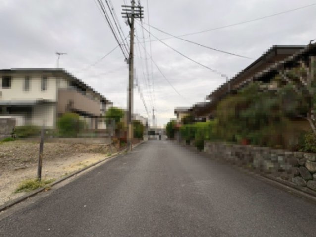 京都市西京区大原野上里男鹿町の前面道路含む現地写真|前道幅員約4.9m。南側接道につき採光通風良好です！