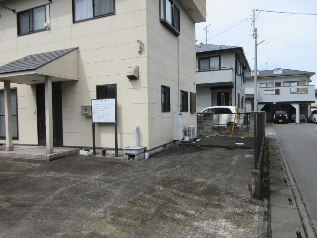 中古戸建　熊谷市原島206-6（リフォーム住宅）の駐車場