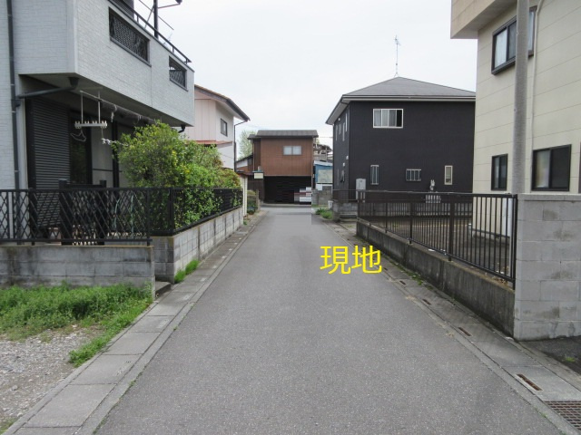 中古戸建　熊谷市原島206-6（リフォーム住宅）の前面道路含む現地写真