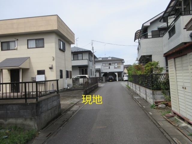 中古戸建　熊谷市原島206-6（リフォーム住宅）の前面道路含む現地写真