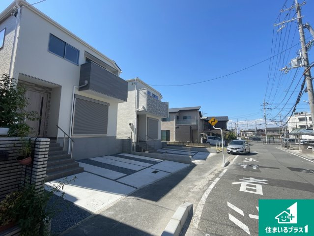 宇治市広野町寺山　第2期　新築一戸建ての前面道路含む現地写真|周辺は落ち着いた街並みの住宅地！子育てがしやすい住環境です！まだ未完成ですが、現地でしかわからない事もございます。是非一度ご覧ください。