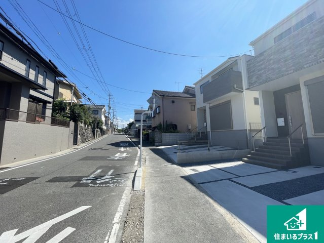 宇治市広野町寺山　第2期　新築一戸建ての前面道路含む現地写真|周辺は落ち着いた街並みの住宅地！子育てがしやすい住環境です！まだ未完成ですが、現地でしかわからない事もございます。是非一度ご覧ください。
