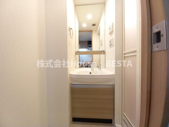 プレサンス三宮フラワーロードの独立洗面台