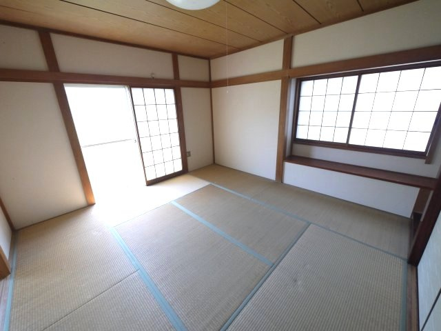東金市大沼田　中古戸建の和室|4LDK 閑静な分譲地 駐車2台 約10年間別荘利用で内装比較的きれい  駐車2台可能