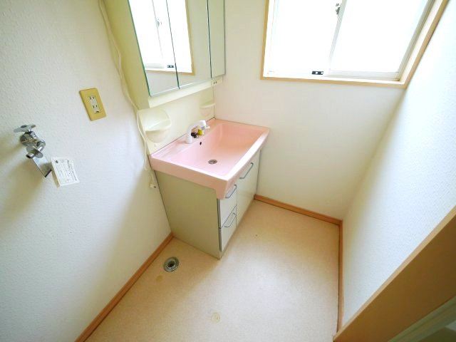 東金市大沼田　中古戸建の独立洗面台|4LDK 閑静な分譲地 駐車2台 約10年間別荘利用で内装比較的きれい  駐車2台可能