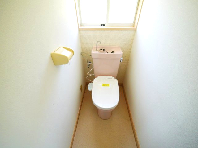 東金市大沼田　中古戸建のトイレ|4LDK 閑静な分譲地 駐車2台 約10年間別荘利用で内装比較的きれい  駐車2台可能