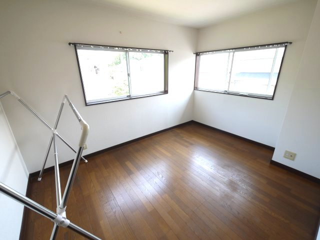 東金市大沼田　中古戸建の洋室|4LDK 閑静な分譲地 駐車2台 約10年間別荘利用で内装比較的きれい  駐車2台可能