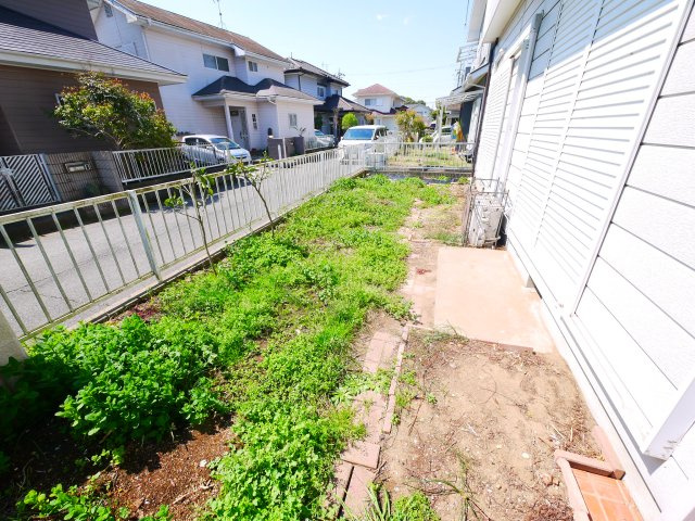 東金市大沼田　中古戸建の庭|4LDK 閑静な分譲地 駐車2台 約10年間別荘利用で内装比較的きれい  駐車2台可能