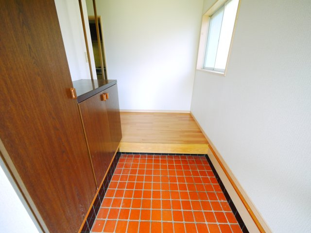 東金市大沼田　中古戸建の玄関|4LDK 閑静な分譲地 駐車2台 約10年間別荘利用で内装比較的きれい  駐車2台可能