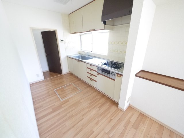 東金市大沼田　中古戸建のキッチン|4LDK 閑静な分譲地 駐車2台 約10年間別荘利用で内装比較的きれい  駐車2台可能