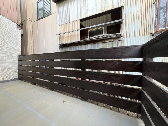 文京区根津二丁目・中古戸建のバルコニー|落ち着いた時間を過ごせるバルコニーです