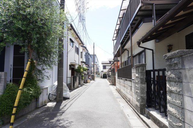 越谷市大字大里 新築分譲住宅の前面道路含む現地写真