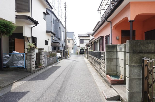 越谷市大字大里 新築分譲住宅の前面道路含む現地写真