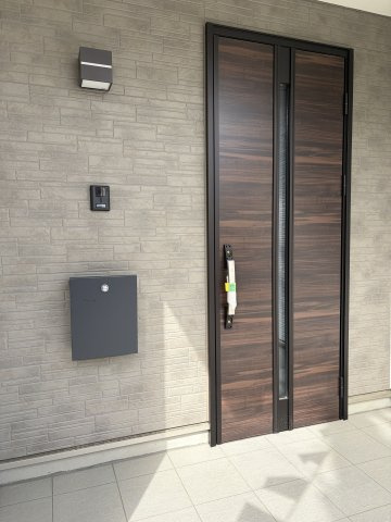 《仲介手数料無料》川越市砂新田５丁目30-8新築一戸建てハートフルタウンの玄関