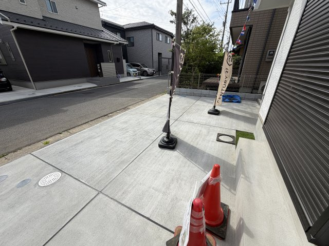 《仲介手数料無料》川越市砂新田５丁目30-8新築一戸建てハートフルタウンの駐車場